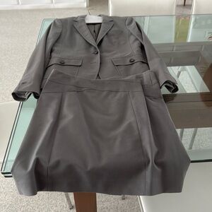 Skirt suit banana republic never worn